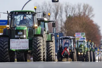 Boeren zijn er klaar mee en leggen Duitsland plat, ook grensovergangen geblokkeerd