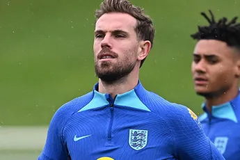 Dit salaris verdiende Ajax-middenvelder Jordan Henderson in Saudi Arabië
