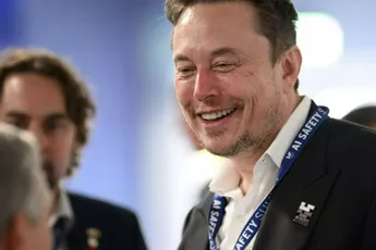 /show-tel/bedrijf-elon-musk-plaatst-met-succes-hersenimplantaat-in-mens