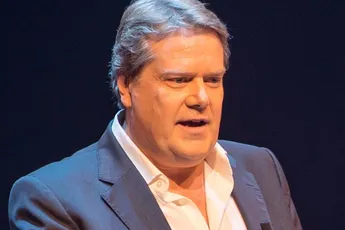 Wie is Remco van Leen en waarom is hij op non-actief gezet door de NPO?
