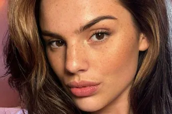 Griezel koopt gebruikte slip van Famke Louise maar is niet tevreden (BEELD)