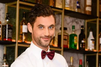 /show-tel/victor-stopt-per-direct-als-barman-bij-first-dates-en-dt-is-de-reden