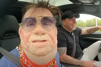 Boer Harm vraagt flink bedrag om een half uur te komen rappen over Brommers Kieken