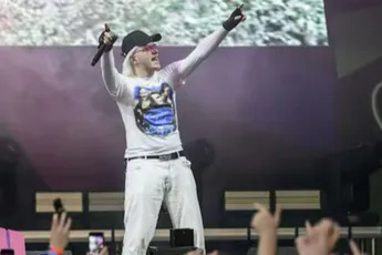 /show-tel/zien-joost-klein-keert-terug-op-het-podium-met-speciale-boodschap-voor-songfestival