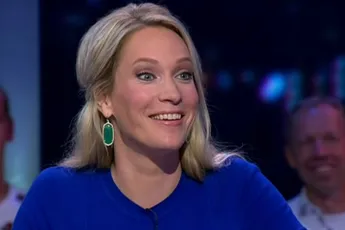 Hélène Hendriks maakt grap over haar 22 jaar oudere minnaar op live televisie