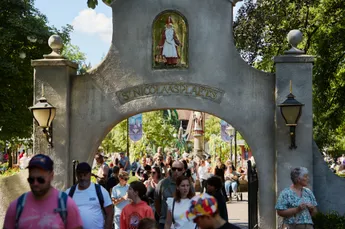 Efteling-attractie Danse Macabre na een dag al vernield door fans (FOTO'S)