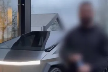 /show-tel/nederlandse-artiest-betaalt-gigantisch-bedrag-en-is-eerste-nederlanders-met-tesla-cybertruck-foto