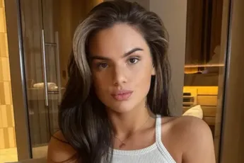 /show-tel/famke-louise-woest-na-kritiek-over-haar-zoontjes-kleding-video