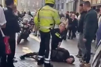 Beelden opgedoken van vermoedelijke dader steekpartij Amsterdam