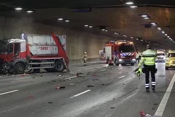 A4: Heftig ongeluk met vrachtwagens en campers veroorzaakt chaos
