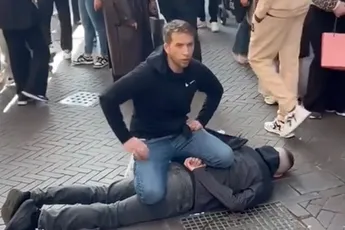 Toerist die verdachte Damsteker tegenhield krijgt bijzondere beloning