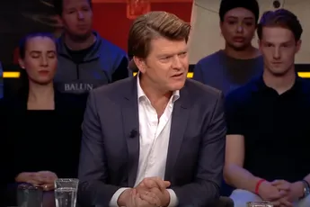 /show-tel/beau-van-erven-dorens-haalt-keihard-uit-naar-the-voice-of-holland-na-terugkeer