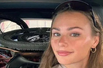 Puck Moonen trekt wielrenpak uit en deelt pikante foto (BEELD)