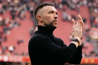 Ajax-trainer Francesco Farioli hakt knoop door en neemt bizar besluit