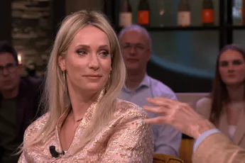 /show-tel/helene-hendriks-44-zit-in-een-rolstoel-na-medische-klachten