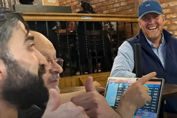 /opmerkelijk/bizar-koning-willem-alexander-bestelt-kapsalon-in-shoarmazaak-rotterdam