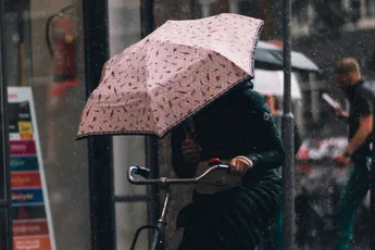 KNMI waarschuwt voor ernstige onweer en hagel op deze dagen