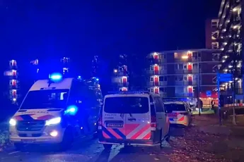 Moeder (42) gooit zoontje (5) van balkon bij tragisch incident