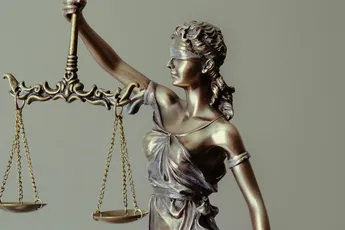 Gelderland: Docent had schokkende relatie met leerlinge en haar moeder