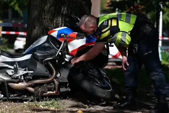 /opmerkelijk/tilburger-72-onder-invloed-van-drugs-rijdt-motoragent-aan