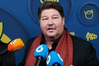 Martijn Krabbé wint Televizier Ring en geeft emotionele speech