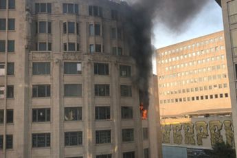 Brand uitgebroken in bekende Boerentoren in Antwerpen, brandweer doet oproep