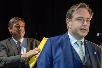 Hangt politieke carrière Jan Jambon aan een zijden draadje? “Bart De Wever zal hem nooit laten vallen”