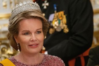 Koningin Mathilde verrast alle Belgen met opvallende look