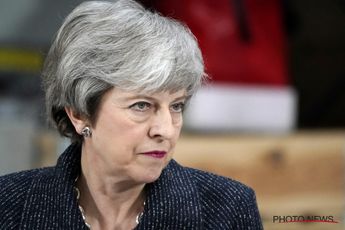 Theresa May lijdt verpletterende nederlaag
