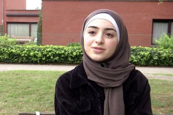 17-jarige jobstudente weggestuurd bij Albert Heijn omdat ze hoofddoek draagt: “Ik was in shock”