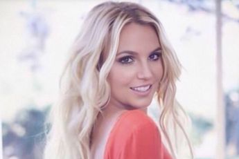 Britney Spears post verschillende naaktfoto's