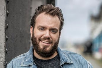 Jens Dendoncker niet langer single: presentator vindt de liefde bij 'Familie'-actrice