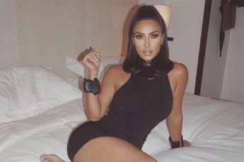 Kim Kardashian toont haar prachtig lijf in wel zeer kleine bikini