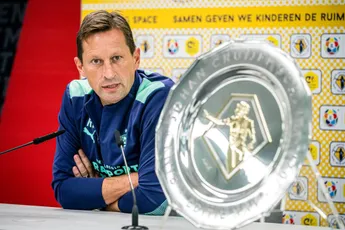 PSV heeft nog steeds een trainer die niet in de titel lijkt te geloven, Schmidt herhaalt onhandige uitspraak