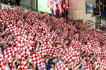 Waarom een deel van het Philips Stadion na 1,5 jaar vermaak en prachtig voetbal fluit bij een 0-2 ruststand is een raadsel