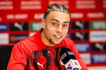 Sergiño Dest reageert op reactie Philips Stadion
