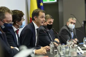 Europese Commissie haalt op Twitter uit naar coronabeleid van België