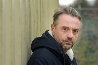 Na zijn pijnlijke val met de fiets: Tom Waes geeft update over zijn gezondheid na operatie