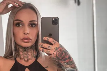 Pommeline uit 'Temptation Island' laat haar borsten zien in doorzichtige lingerie