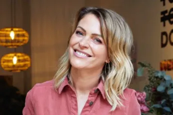 Karen Damen overladen met kritiek nadat ze bijna onherkenbaar op tv verschijnt: "Opblaasbare pop"