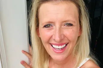 Trisha (40) viel 35 kilo af en verbluft volgers met foto's van bikinilijf: "Wauw, zo mooi!"