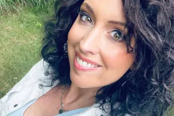 Anke Buckinx poseert verlegen in badpak: "Het staat je prachtig!"