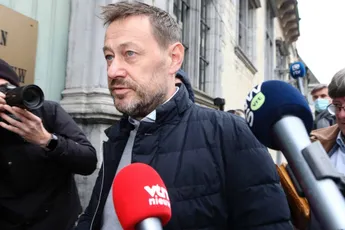 Nadat hij gespot werd met filmploeg: meer opvallend nieuws uitgelekt over Bart De Pauw
