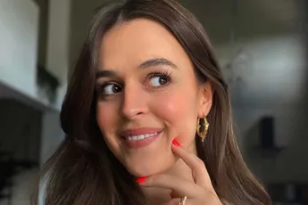Emi uit 'Boer zkt Vrouw' doet temperatuur nog meer stijgen met foto aan zwembad: "Wat een bombaaa!"