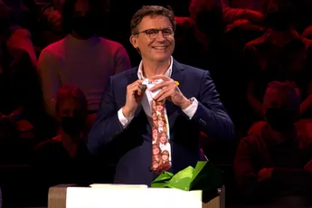 Eindelijk onthuld: zoveel verdienen BV's om mee te doen aan 'De Slimste Mens ter Wereld'