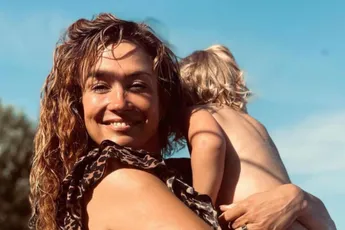 Katja Schuurman deelt voor het eerst selfie met haar nieuwe vriend: "Bofkont!"