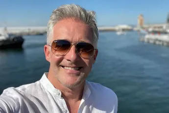 Zanger Christoff overstelpt met reacties nadat hij heuglijk nieuws bekendmaakt: "Gefeliciteerd!"