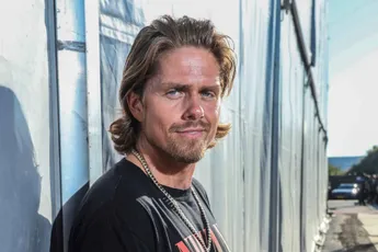 André Hazes doorbreekt voor het eerst stilte en haalt keihard uit naar zus: "Pijn in mijn hart"