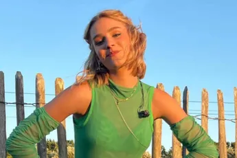 Pommelien Thijs lokt massaal veel reacties met nieuwe videoclip: "Sexy hoor"