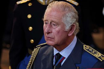 Koning Charles krijgt plots verschrikkelijk nieuws te horen: "Hij is overleden"